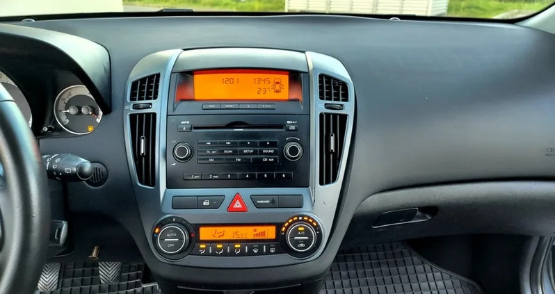Kia Ceed cena 18900 przebieg: 103000, rok produkcji 2009 z Płock małe 326